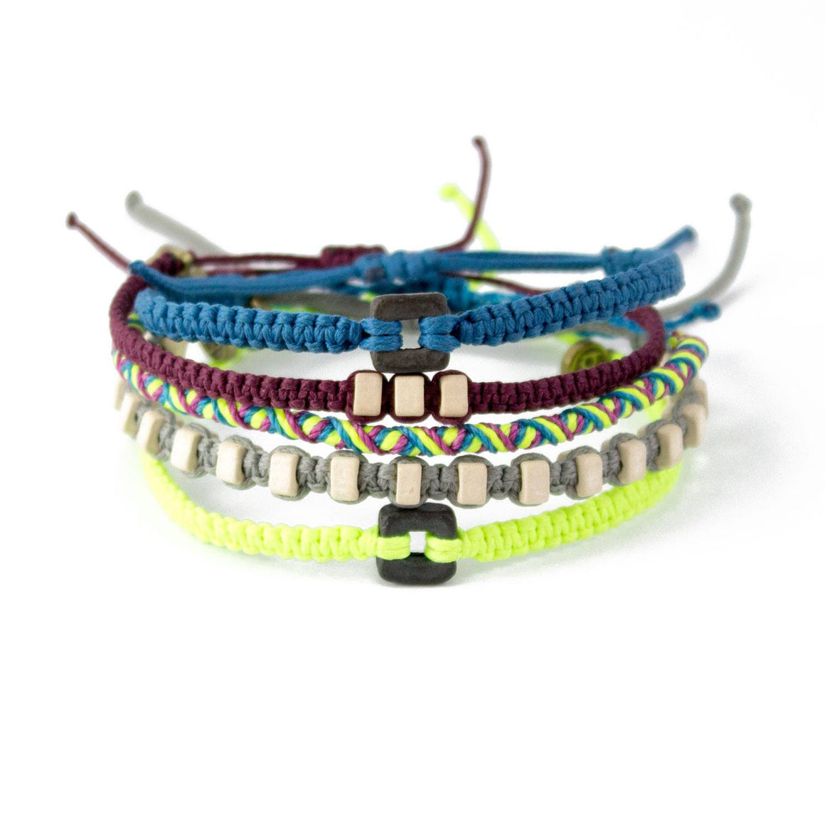 Almendrillo Pack bracelets that give back cover